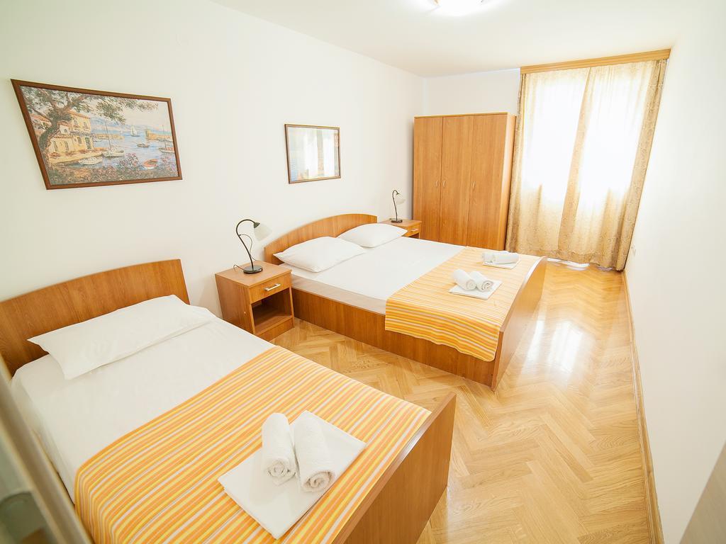 Apartments Ivan Petrovac na moru Zimmer foto
