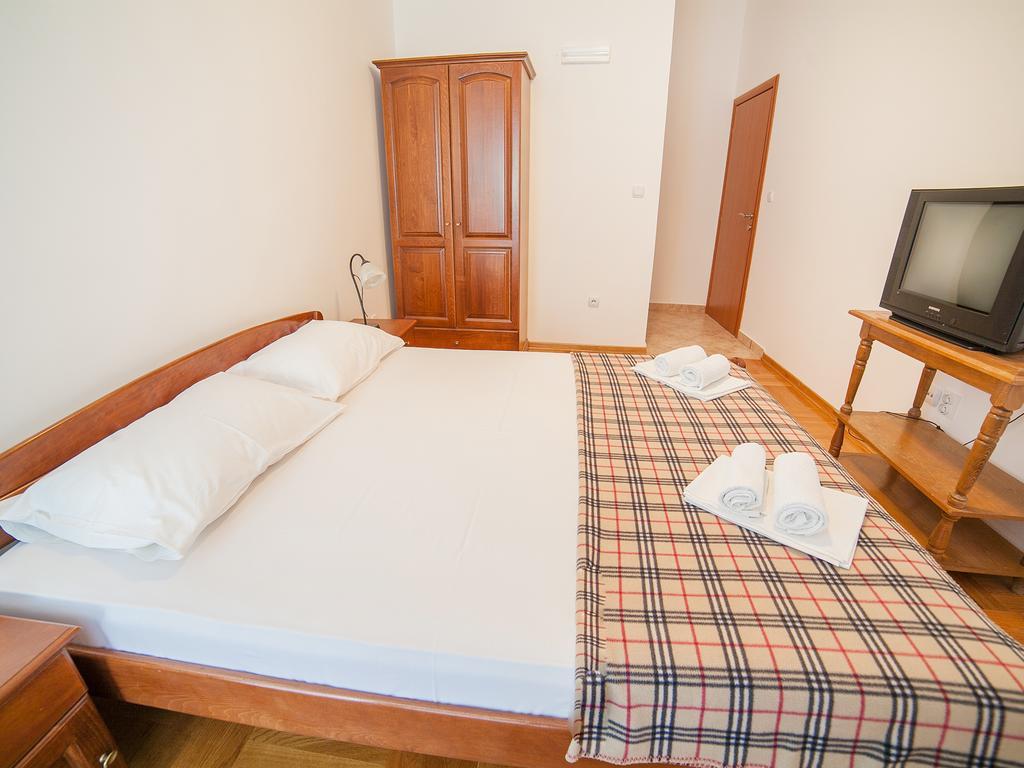 Apartments Ivan Petrovac na moru Zimmer foto