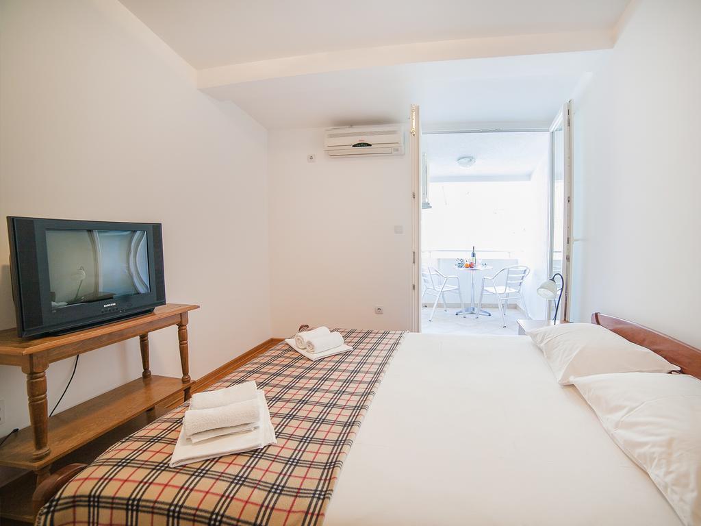 Apartments Ivan Petrovac na moru Zimmer foto