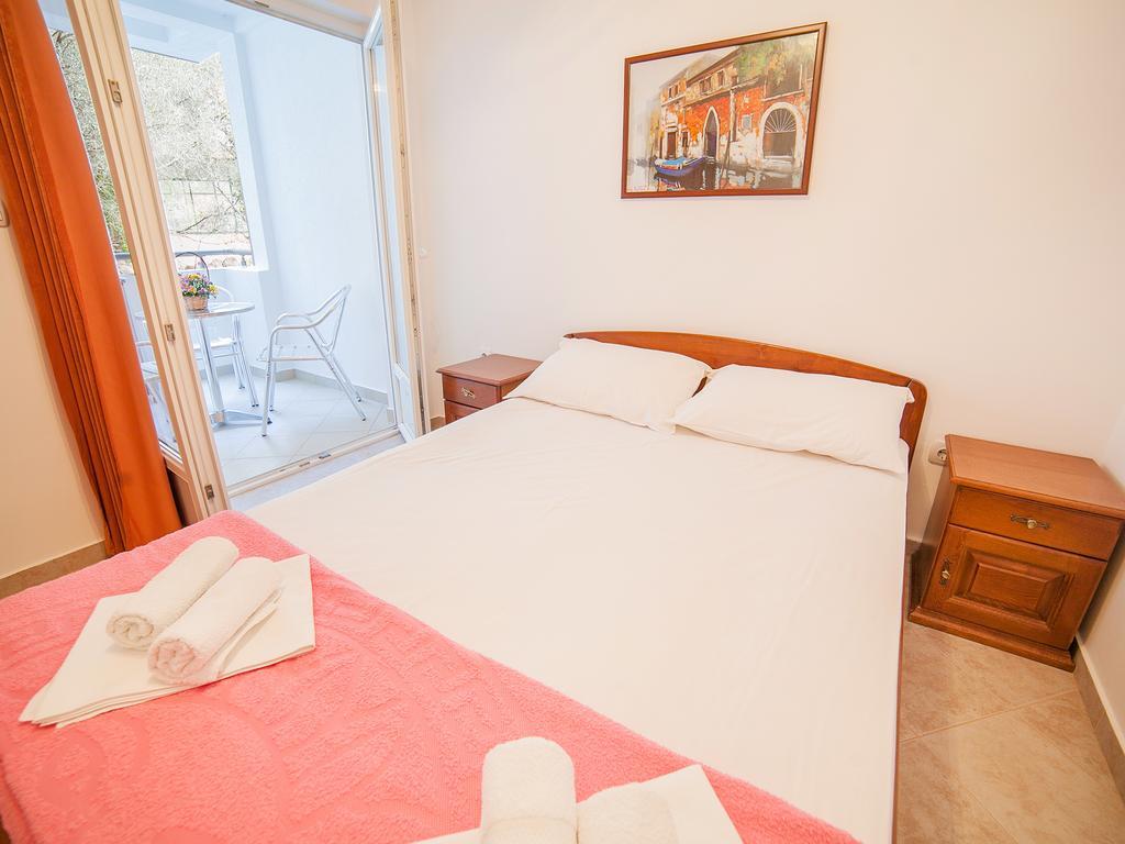 Apartments Ivan Petrovac na moru Zimmer foto