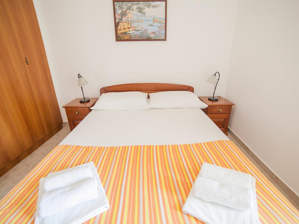 Apartments Ivan Petrovac na moru Zimmer foto