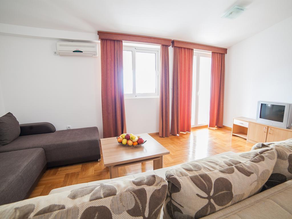 Apartments Ivan Petrovac na moru Zimmer foto