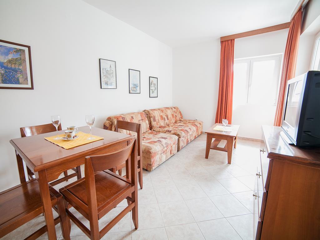 Apartments Ivan Petrovac na moru Zimmer foto