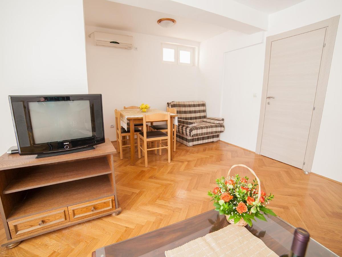 Apartments Ivan Petrovac na moru Zimmer foto